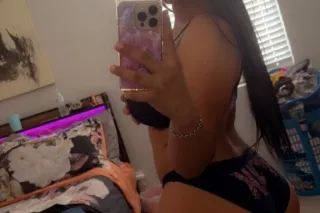 bombshell back intown come say hi baby💕🍑 - Image 4